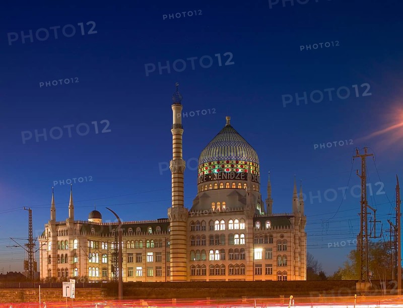 The former Yenidze cigarette factory building is one of Dresden's architectural landmarks. Built between 1908 and 1909 in the style of a mosque, the building has a total height of 62 metres and is now used as an office building