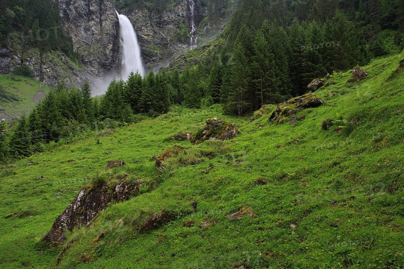 Waterfall at the Klausen pass, Staeubenfall, Staeuben-Fall, Stäubenfall, Stäuben-Fall, Uri, Switzerland, Europe
