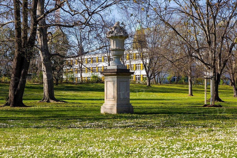 Bürgerwiese and Blüherpark, decorative vase