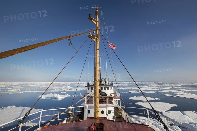 Ship among drift ice, ice floes in the Arctic Ocean, Nordaustlandet, North East Land, Svalbard, Spitsbergen, Norway, Europe