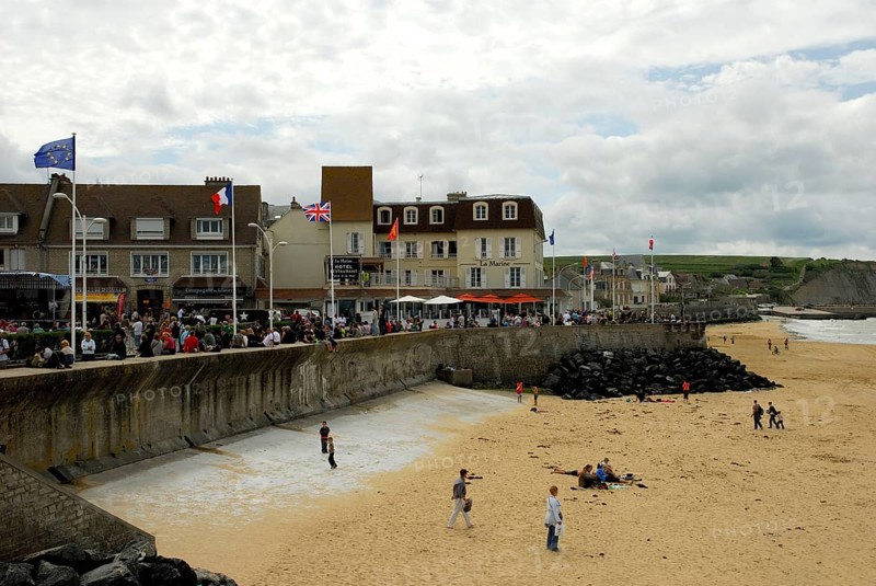 Beach promenade, Arromanches-les-Bains, Calvados, Basse-Normandie, France, Europe
