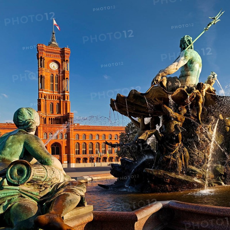 Neptune Fountain and Red City Hall in the evening light, Berlin Mitte, Berlin, Germany, Europe