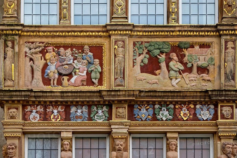 Parapet panels on the Renaissance bay window, Tempelhaus, Gothic patrician house on the historic market square, Old Town, Hildesheim, Lower Saxony, Germany, Europe