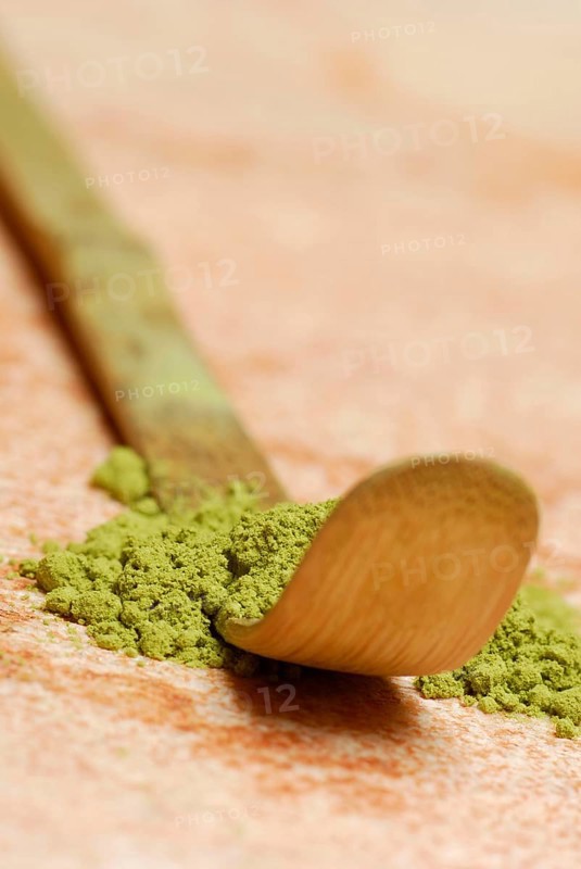 Japanese Matcha tea, green tea powder, bamboo spoon, chashaku Japanese Matcha tea, green tea powder, green tea, green tea, green tea, dosage spoon, chashaku, bamboo spoon, powder