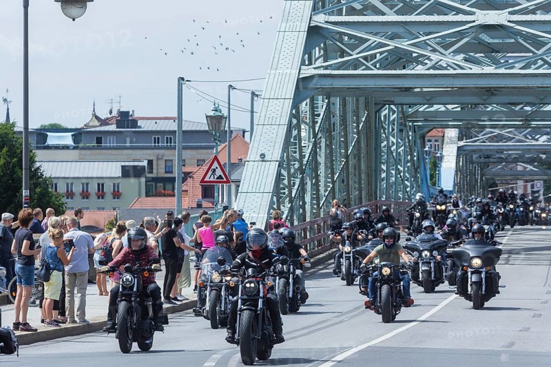 Harley Days Dresden, big ride through the city, here at the Elbe bridge Blaue Wunder