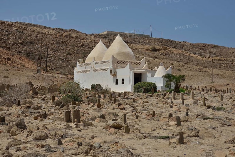 Mausoleum of the Muslim saint Mohammed Bin Ali al Qalayi, near Mirbat, Dhofar Region, Orient, Oman, Asia