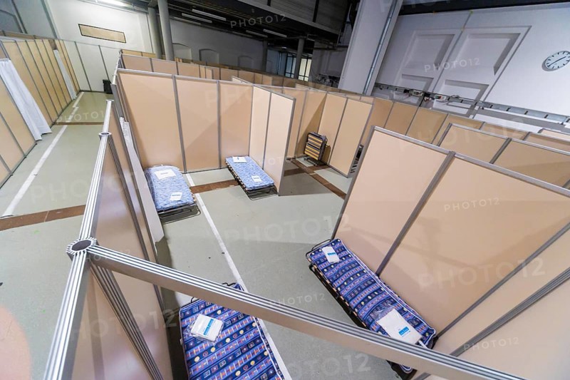 From 14 November to the beginning of January 2023, the Dresden City Council will temporarily use part of the Dresden Trade Fair Centre as refugee accommodation, which will be operated by the Johanniter. Since an increase in the number of refugees, especially from Ukraine, is to be expected due to the season