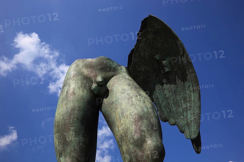 Sculptures by Igor Mitoray in Ravello in front of the Oscar Niemeyer Auditorium, Campania, Italy, Europe