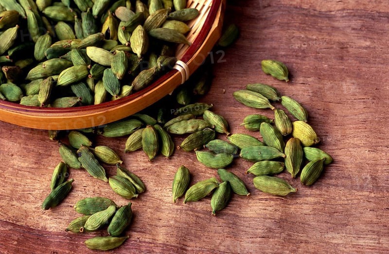 Cardamom (Elettaria cardamomum) in shell, seed capsules, seed capsule