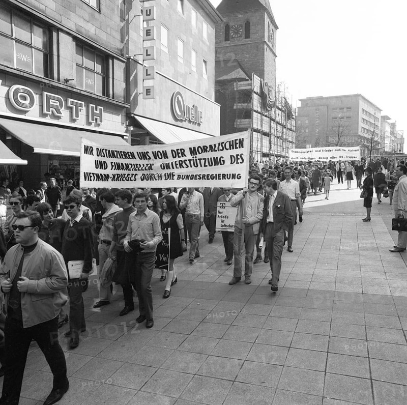 The US Army's conduct of the war in Vietnam, Cambodia and Laos met with increasing opposition from the German public in the 1960s, especially from the youth and student movements. Essen 1965, DEU, Germany, Bonn, Dortmund, Europe