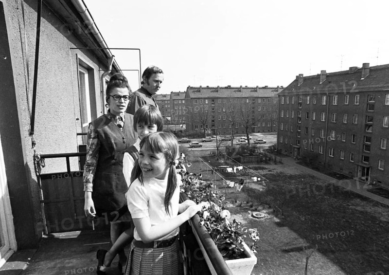 Life and everyday life in the GDR from 1.4. to 10.4.1974.families, children, birthday, Germany, Europe