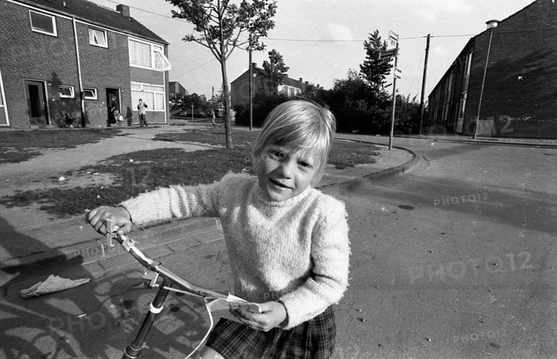 The residents of this homeless shelter in Düsseldorf, located directly on the motorway, here on 11.6.1974, are predominantly families with many children, Germany, Europe