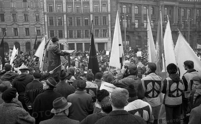 The 1964 Easter March led by the Campaign for Disarmament, here in Bremen on 29. 3. 1964, was guided by the demand for the disarmament of nuclear weapons in West and East, Germany, Europe