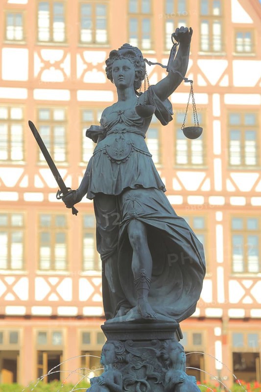 Justice Fountain, Justitiabrunnen with Justitia built 1611 and half-timbering at Römerberg, Old Town, Main, Frankfurt, Hesse, Germany, Europe