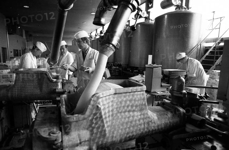 The work of the Westmilch dairy in the production of butter on 28.05.1980 in Her ford-Extertal, DEU, Germany, Herford, Europe