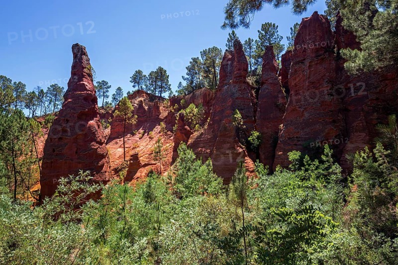 Ochre nature trail, Le Sentier des Ocres, former ochre mining area, ochre rocks, Roussillon, Luberon, Vaucluse department, Provence-Alpes-Côte dAzur, France, Europe