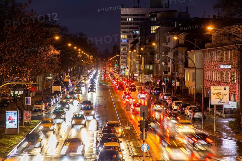 Bundesstrasse B224, Alfredstrasse, in Essen Rüttenscheid, evening rush hour traffic, this area would also be affected by a diesel driving ban, Essen, North Rhine-Westphalia, Germany, Europe