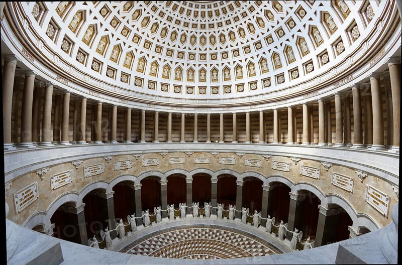 Interior, hall and dome with a total of 34 angels, goddesses of victory 3, 3 metres high, monument Befreiungshalle Kehlheim, round hall with dome, 45 m high, 29 m diameter, classicism, built 1842 to 1863 by Friedrich von Gärtner and Leo von Klenze, Michelsberg, Kelheim, Lower Bavaria, Bavaria, Germany, Europe