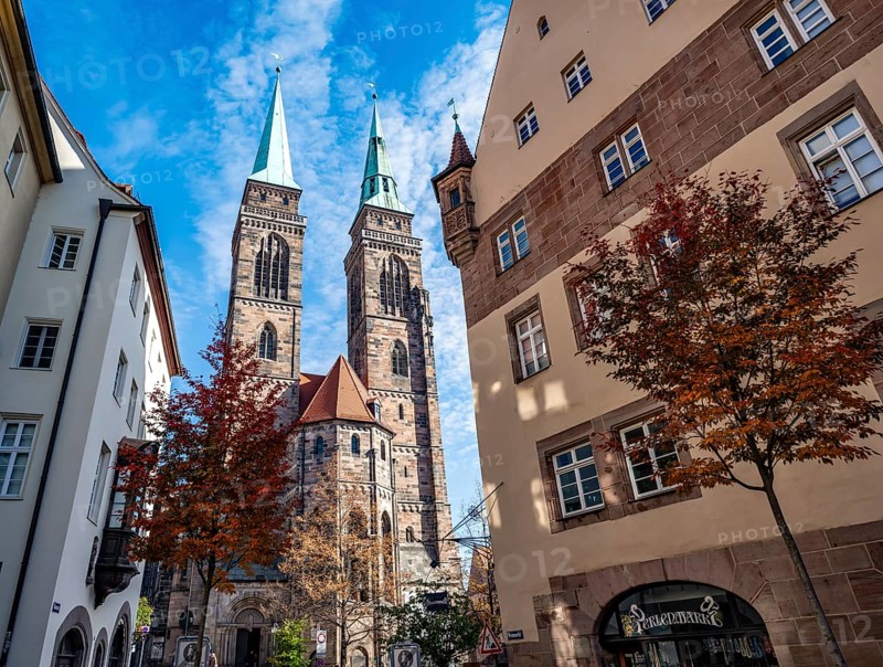 Towers of the Sebaldus Church, in autumn, wine market, Nuremberg, Middle Franconia, Bavaria, Germany, Europe