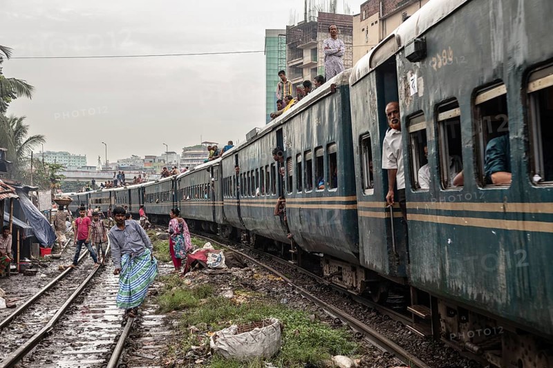 A train passes through an informal settlement built close to a railway line, Tejgaon Slum, Area, Dhaka, Bangladesh, Asia