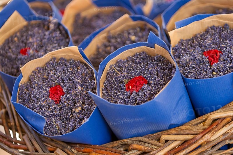 Market sale, basket of dried lavender, weekly market market, Sault, Vaucluse department in the Provence-Alpes-Côte d'Azur region, France, Europe
