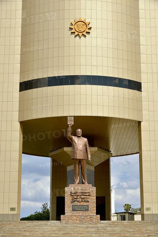 Independence Memorial Museum, in front statue of Sam Nujoma, first president of the Republic of Namibia, Windhoek, Namibia, Africa