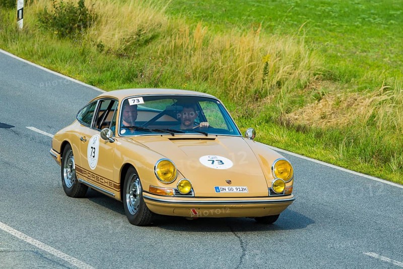 A drive for vintage vehicles. Skilful handling of the vehicle, finding the route by means of the road book and consistent driving style will be assessed. The route, time and drive-through checks as well as special stages are determined by the road book and the boarding card. Porsche 912 1966