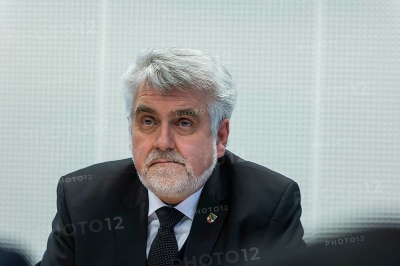 Saxony-Anhalt's Minister of Science Prof. Dr. Armin Willingmann during his visit to the Dresden-based company Solarwatt on the occasion of the signing of Saxony-Anhalt's accession to the SIRE network. Solarwatt is a German manufacturer and supplier of photovoltaic systems for private homes and small businesses