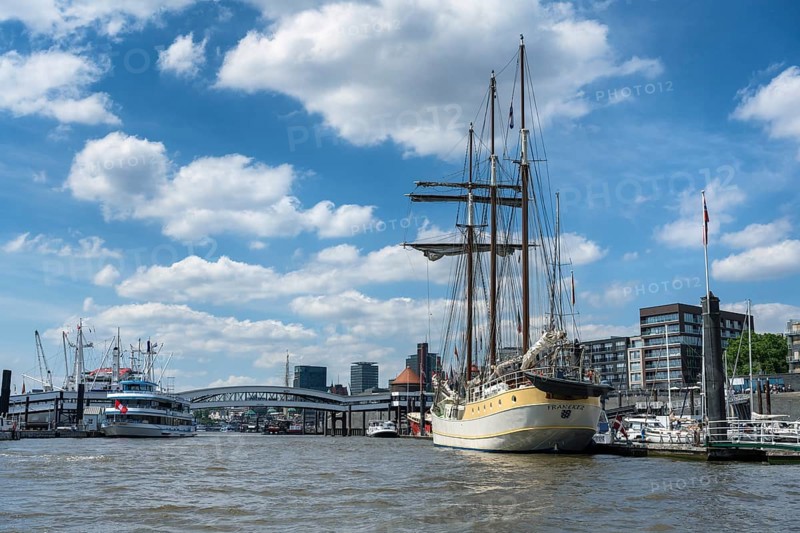 View across the Norderelbe with the 3-masted sailing ship Franeker