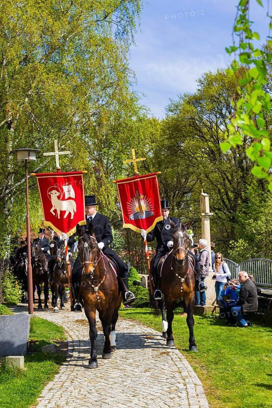 Easter riding procession in Crostwitz, Easter riding in Lusatia. Procession from Crostwitz to Panschwitz Kuckau. Every year at Easter, around 5 processions take place in Lusatia, each with around 200 riders. The Catholic Church continues old Sorbian rites here. Thousands of spectators watch the impressive processions on horseback