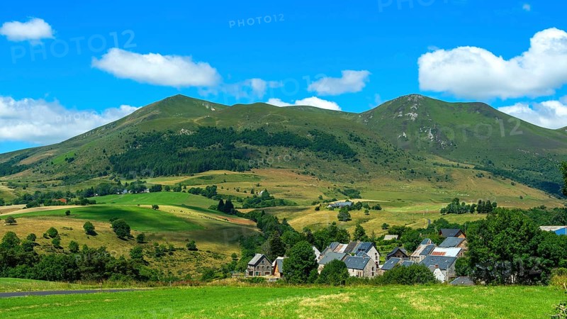 Monts Dore, Parc Naturel Regional des Volcans dAuvergne, Auvergne Volcanoes Regional Nature Park, Puy de Dome, Auvergne-Rhone-Alpes, France, Europe