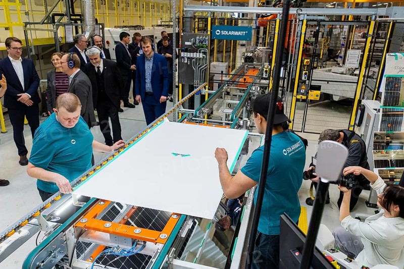 Solarwatt is a German manufacturer and supplier of photovoltaic systems for homes and small businesses. The company consistently pursues a strategy of complete energy systems, which means that it produces and sells all essential components for the self-sufficiency of households from solar power