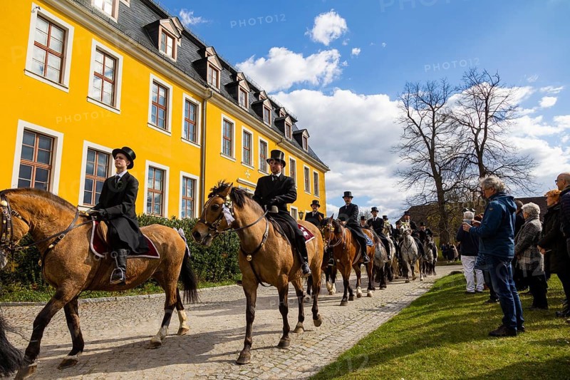 Procession from Panschwitz Kuckau to Höflein, Räckelwitz to Crostwitz. Every year at Easter there are about 5 processions in Lusatia, each with about 200 riders. The Catholic Church continues old Sorbian rites here. Thousands of spectators watch the impressive cavalcades. Entrance at Räckelwitz Castle