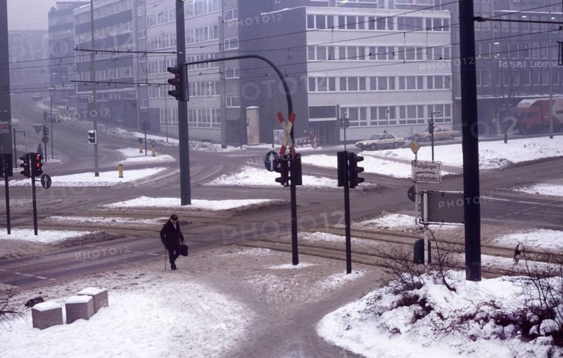 DEU, Germany: The historical slides from the 80-90s, Ruhr area. Smog alert with traffic closure.84-5 Dtmd