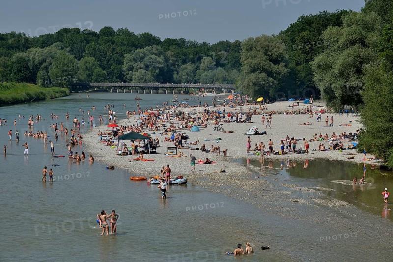 Bathers at the Flaucher, Isar, Thalkirchen, Munich, Upper Bavaria, Bavaria, Germany, Europe