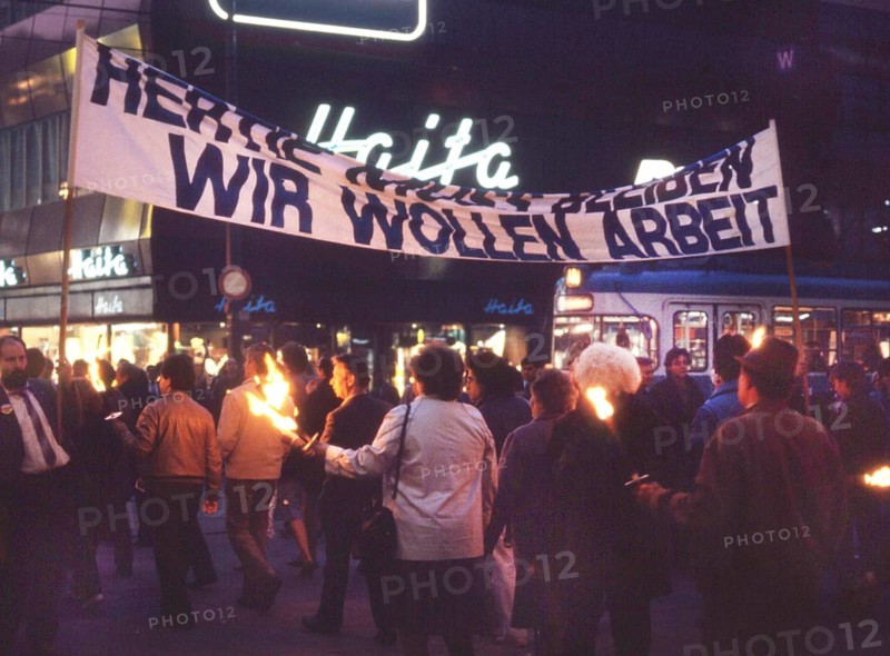 Ruhr area. Protests around Hertie. We want work (banner) ca. 19086-7