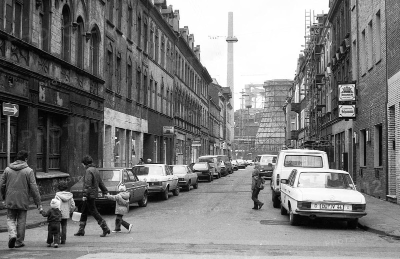The districts of Bruchhausen and Hochfeld, near the Thyssen steelworks, were already problem zones with reduced housing quality in 1982, Germany, Europe