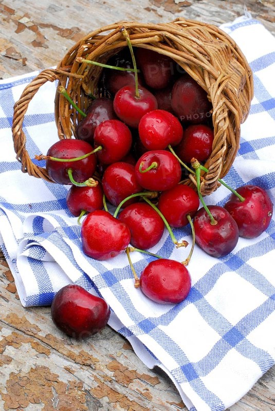 Sweetcherry (Prunus) in baskets, Sweet