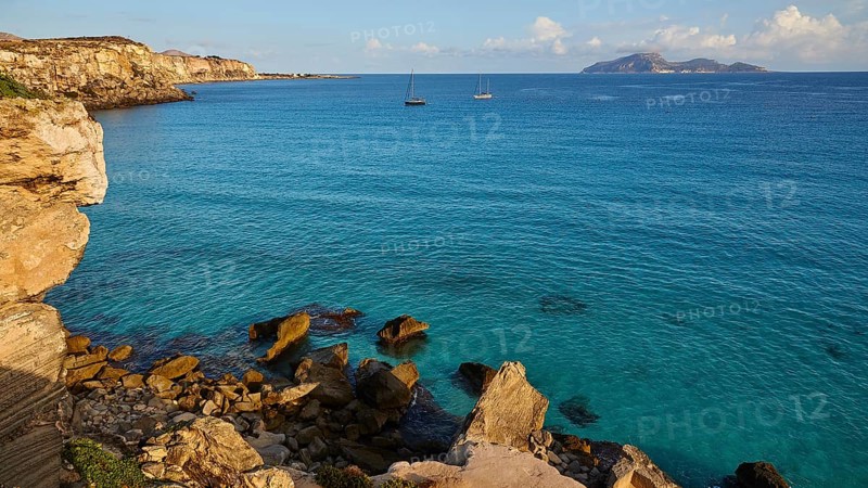 Rocky coast, sailing boats, Levanzo Island, Scogliera di Cala Rossa, Cala Rossa, Favignana, Egadi Islands, Sicily, Italy, Europe