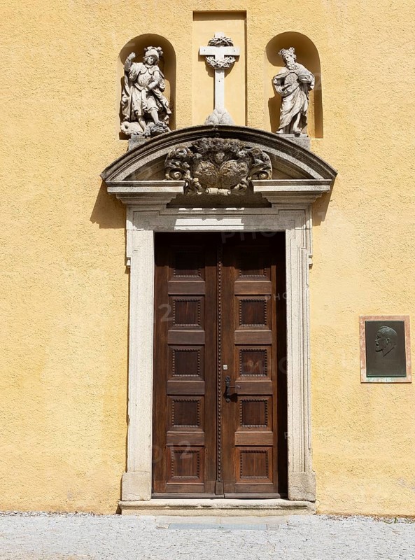 Entrance gate to the chapel, Neuburg am Inn Castle, Neuburg am Inn, Lower Bavaria, Bavaria, Germany, Europe