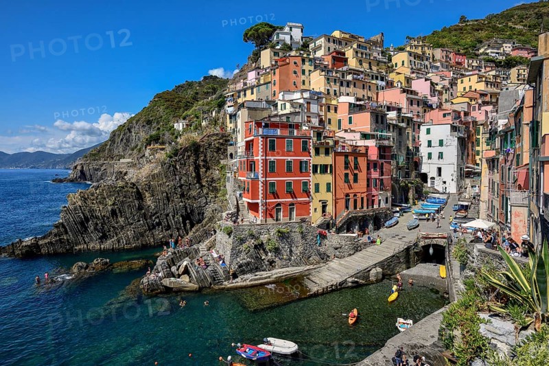 Fishing village of Riomaggiore, village view, Cinque Terre, province of La Spezia, Liguria, Italy, Europe