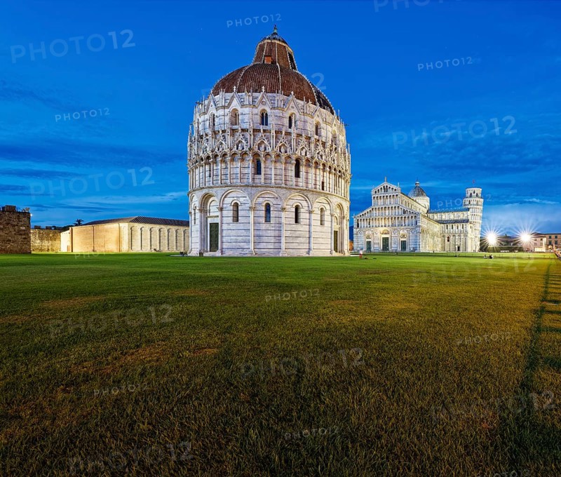 Evening Camposanto, Baptistery, Battistero di Pisa, Leaning Tower, Torre pendente di Pisa, Cathedral, Cattedrale Metropolitana Primaziale di Santa Maria Assunta, Miracles Square, Piazza dei Miracoli also Campo dei Miracoli, Piazza del Duomo, Pisa, Tuscany, Italy, UNESCO World Heritage Site, Europe