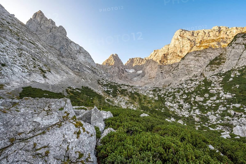 Rocky mountain peaks Schärtenspitze, Blaueisspitze and Hochkalter at sunrise, mountain tour on the Hochkalter, Hochkalter crossing, Berchtesgaden Alps, Bavaria, Germany, Europe