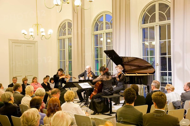 Benefit concert for Japan at the Dresden Piano Salon Yoko Yamamura, Vladimir Liutsoukov, Rie Yamauchi, Gabriele Kröhnert