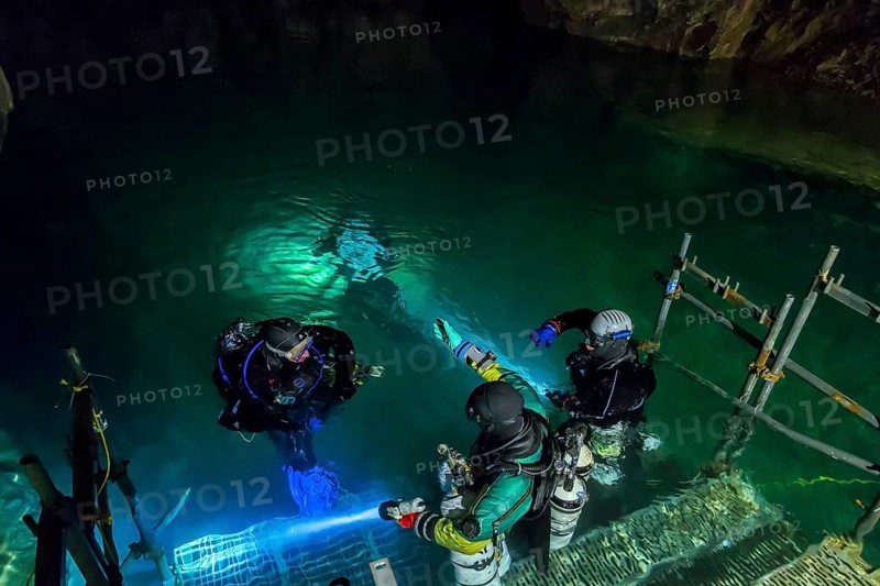 Divers in the old Miltitz lime mine