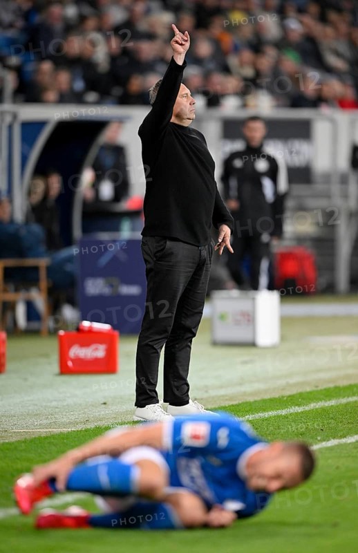 Coach André Breitenreiter TSG 1899 Hoffenheim, gesti, k gesture, on the sidelines, foul on Pavel Kaderabek TSG 1899 Hoffenheim (03) in front, PreZero Arena, Sinsheim, Baden-Württemberg, Germany, Europe