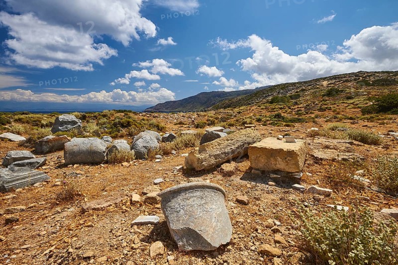 Menies, Rodopou, dream bay, pebble beach, Doric excavation site, temple ruins, column remains, sanctuary of Diktynna, blue sky with white clouds, Rodopou peninsula, West Crete, island of Crete, Greece, Europe