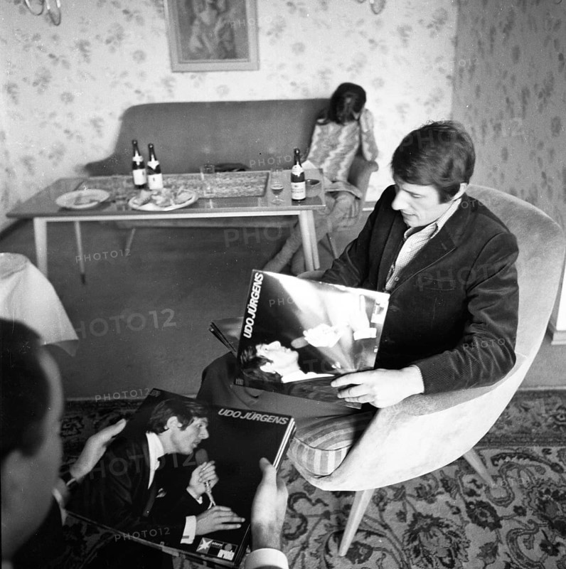 The visit of the hit star Udo Juergens to Dortmund in 1966 showed a fan community almost out of control at an autograph session in the city centre, Germany, Europe