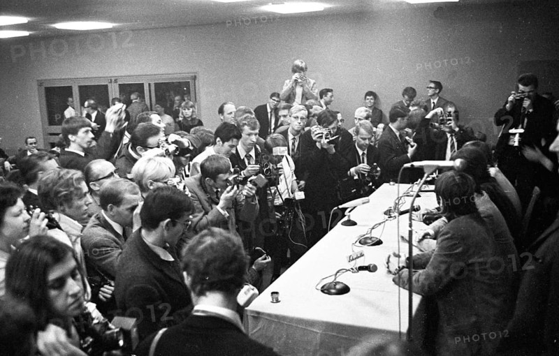 On their lightning tour, here in Essen on 25. 6. 1966 in the Gruga, the Beat group The Beatles were received by the media and enthusiastic supporters, Germany, Europe