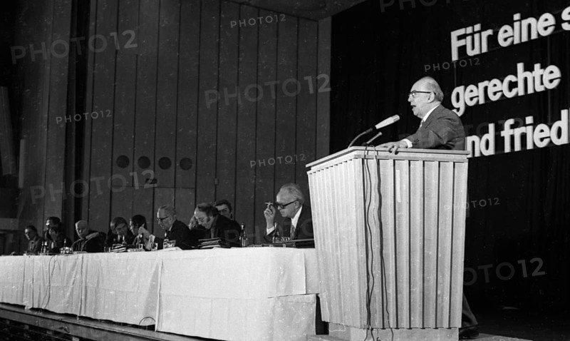 Peace and disarmament are the topics of a conference of the peace movement on 08.12.1974 in Bad Godesberg, Germany, Europe